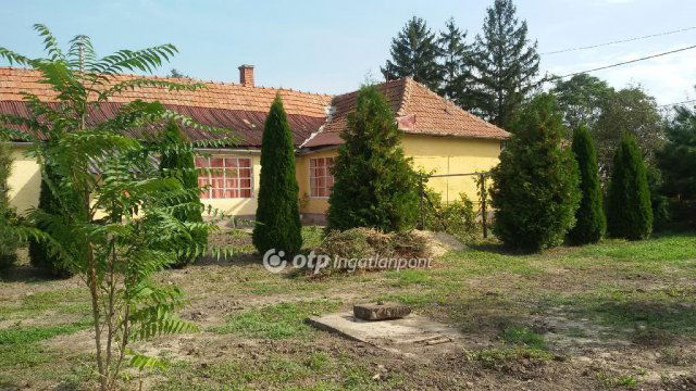 Eladó családi ház, Zsákán 10 M Ft, 2+1 szobás