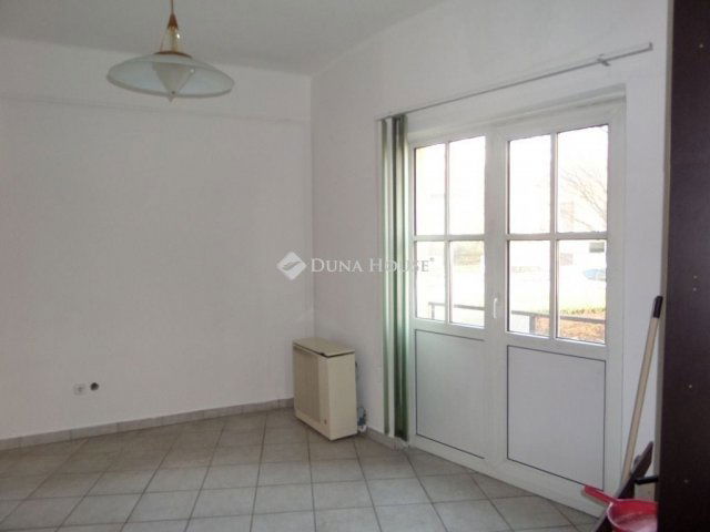 Eladó téglalakás, Pécsett 45 M Ft, 2 szobás