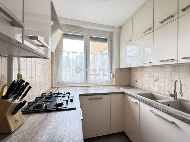 Eladó panellakás, Budapesten, III. kerületben 105 M Ft, 3 szobás