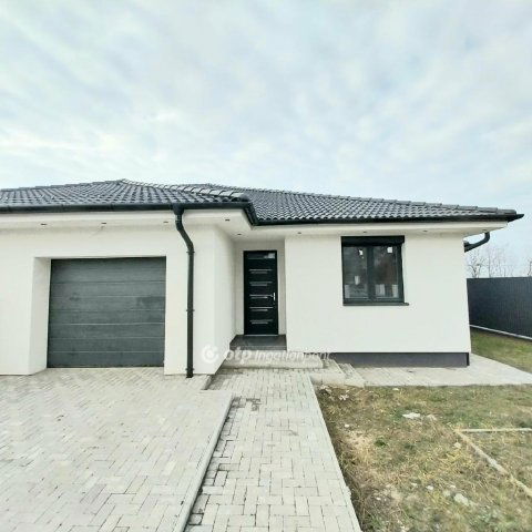 Eladó ikerház, Baktalórántházán 59 M Ft, 4 szobás