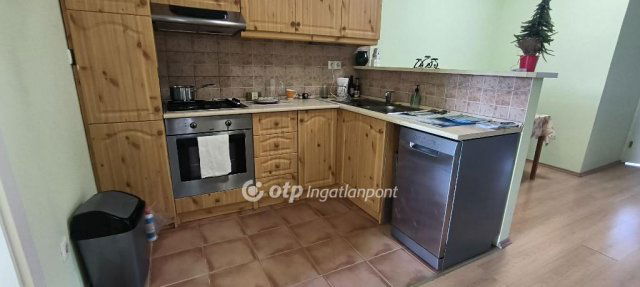 Eladó téglalakás, Békéscsabán 52.5 M Ft, 3 szobás