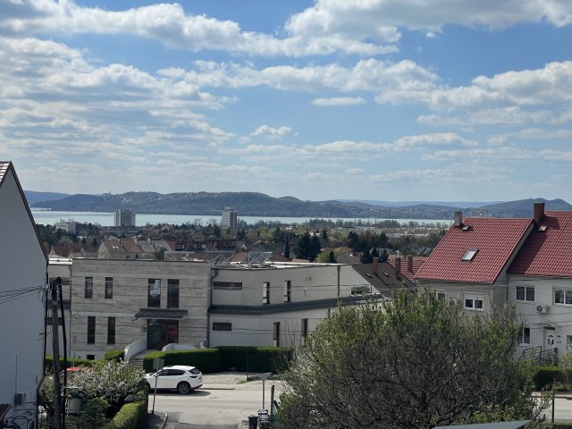 Eladó sorház, Balatonfüreden 189 M Ft, 6+1 szobás