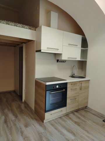 Eladó üzlethelyiség, Kaposváron, Toponári úton 15.9 M Ft