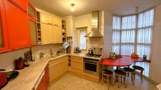 Eladó családi ház, Budapesten, II. kerületben 250 M Ft, 9 szobás