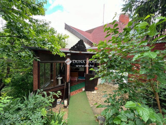 Eladó családi ház, Pécsett 133 M Ft, 4 szobás