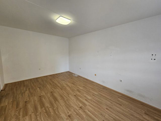 Eladó panellakás, Pécsett 33.9 M Ft, 1+1 szobás