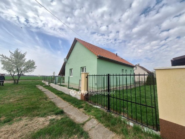 Eladó családi ház, Bucsán 25 M Ft, 2 szobás