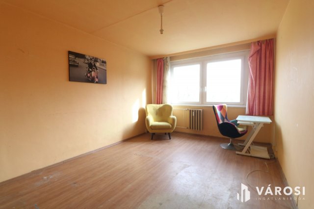 Eladó panellakás, Szegeden 35.9 M Ft, 1 szobás