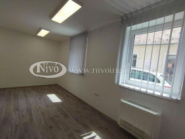 Kiadó üzlethelyiség, Veszprémben 95 E Ft / hó, 1 szobás