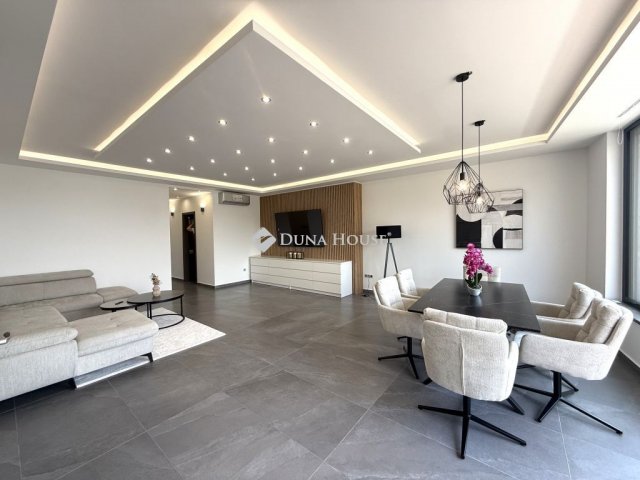 Eladó téglalakás, Pécsett, Boszorkány úton 199 M Ft, 3 szobás