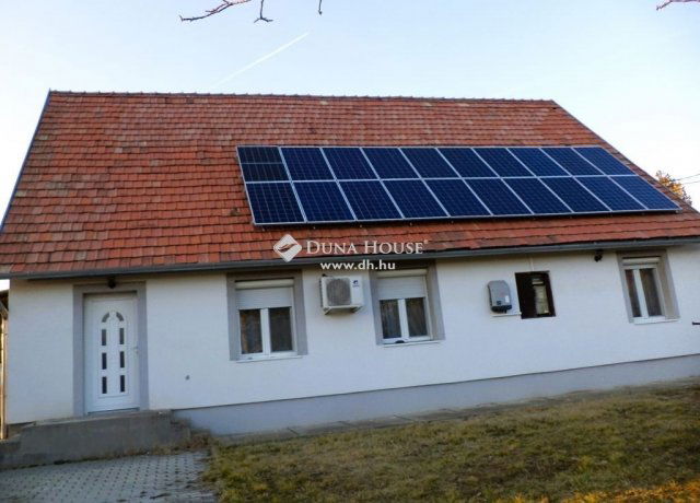 Eladó családi ház, Kápolnásnyéken 82.5 M Ft, 4 szobás