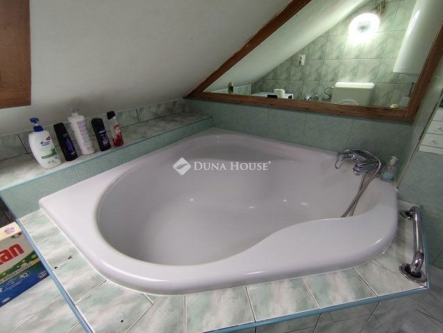 Eladó családi ház, Dunaharasztin 109.9 M Ft, 7 szobás