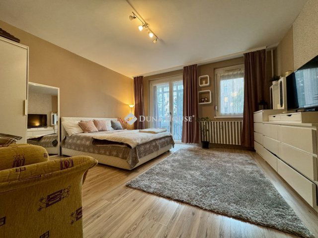 Eladó panellakás, Balatonfüreden 62.9 M Ft, 2 szobás