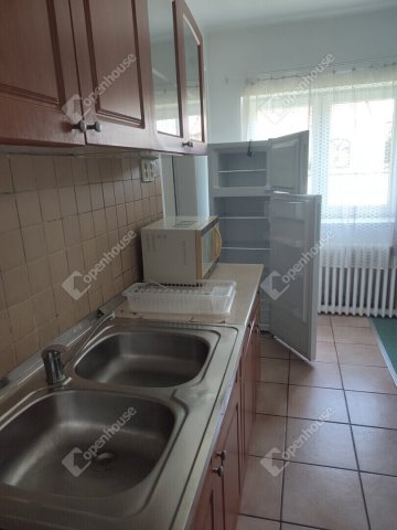 Eladó családi ház, Tatán 750 M Ft, 25 szobás