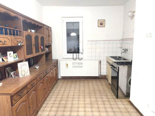 Eladó téglalakás, Szekszárdon 33 M Ft, 2 szobás