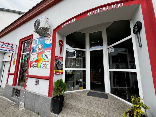 Eladó üzlethelyiség, Pécsett 44.9 M Ft, 4 szobás