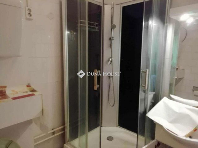 Eladó panellakás, Cegléden 32.5 M Ft, 1 szobás