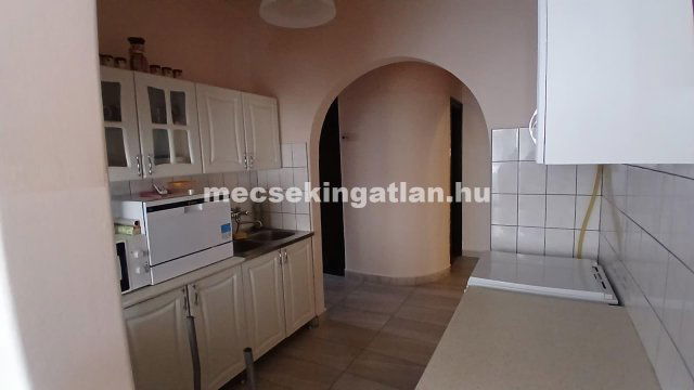 Kiadó téglalakás, albérlet, Pécsett, Felsővámház utcában