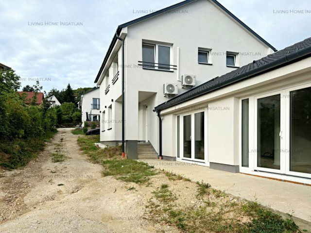 Eladó családi ház, Solymáron 299 M Ft, 10 szobás