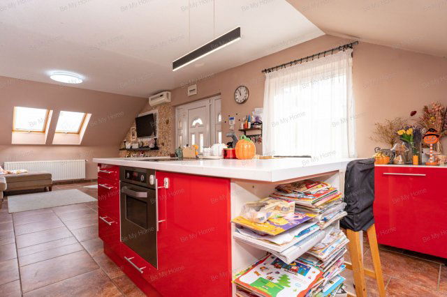 Eladó családi ház, Nagykovácsiban 235 M Ft, 7+1 szobás