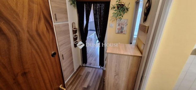 Kiadó panellakás, albérlet, Pécsett 140 E Ft / hó, 2 szobás