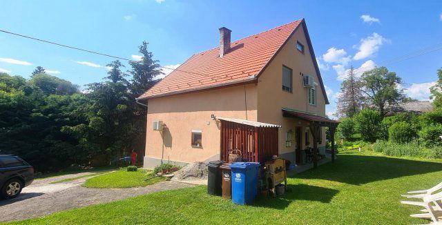 Eladó családi ház, Pécsett 74.9 M Ft, 5+1 szobás