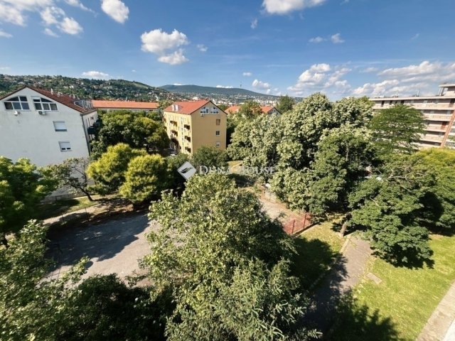Eladó téglalakás, Pécsett 46.9 M Ft, 2+1 szobás