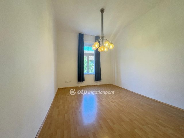 Eladó téglalakás, Budapesten, IX. kerületben 42.9 M Ft, 1 szobás