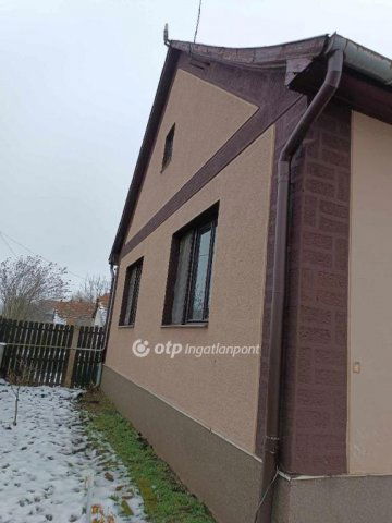 Eladó családi ház, Hajdúböszörményen 32.5 M Ft, 2+1 szobás