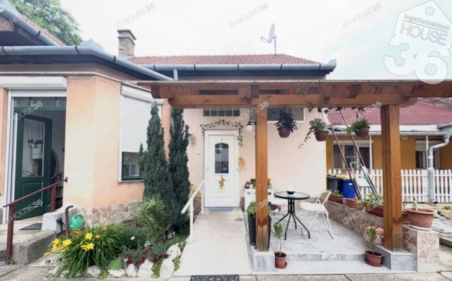 Eladó családi ház, Kecskeméten 34.99 M Ft, 1 szobás