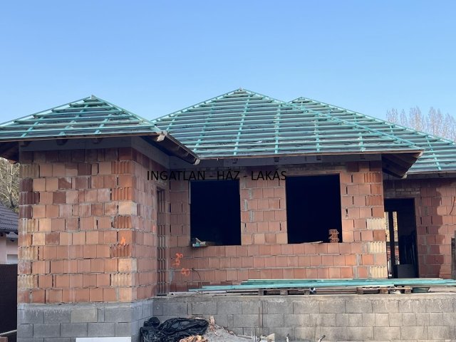 Eladó családi ház, Őrbottyánban 118.99 M Ft, 4 szobás