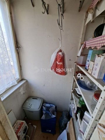 Eladó panellakás, Pécsett 40 M Ft, 2 szobás