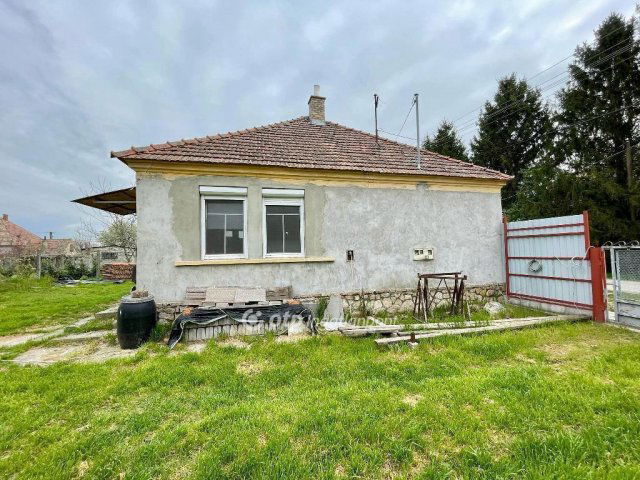 Eladó családi ház, Adásztevelen 28.9 M Ft, 2 szobás