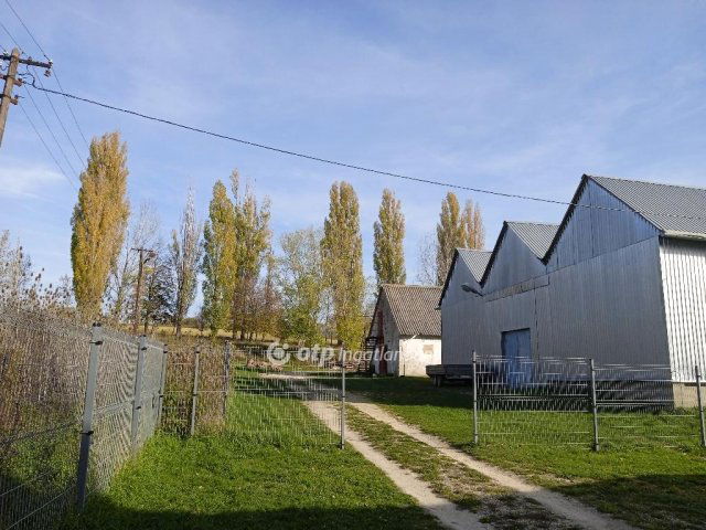 Eladó ipari ingatlan, Bakonynánán 126.813 M Ft