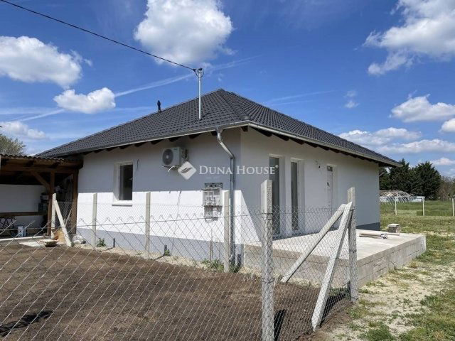 Eladó ikerház, Inárcson 89 M Ft, 4 szobás / költözzbe.hu