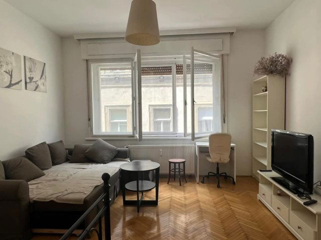 Kiadó téglalakás, albérlet, Budapesten, VI. kerületben