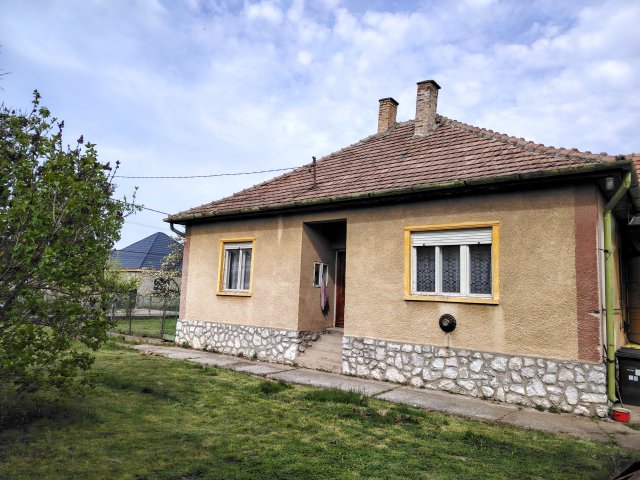 Eladó családi ház, Kerecsenden 24 M Ft, 3 szobás