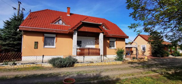 Eladó családi ház, Jászapátiban 39.7 M Ft, 3 szobás