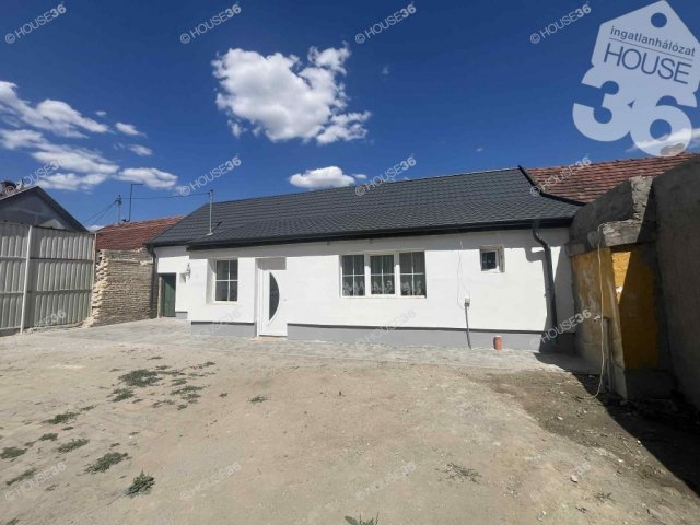 Eladó családi ház, Kecskeméten 32.45 M Ft, 2 szobás
