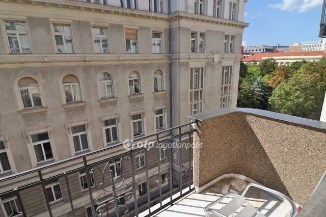 Eladó téglalakás, Budapesten, V. kerületben 165 M Ft, 3 szobás