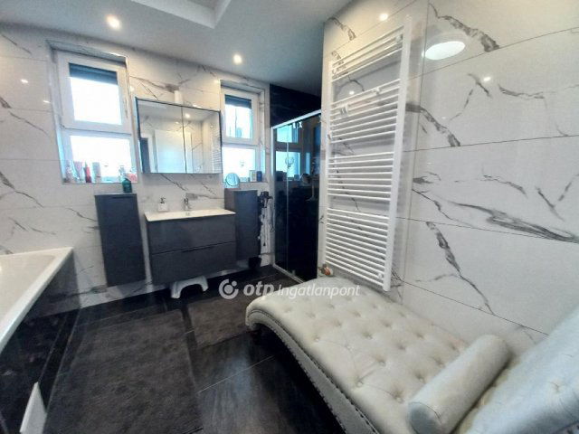 Eladó családi ház, Erdőkertesen 150 M Ft, 4 szobás