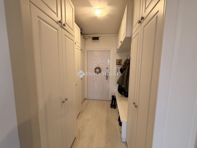 Eladó panellakás, Budapesten, III. kerületben 99.45 M Ft