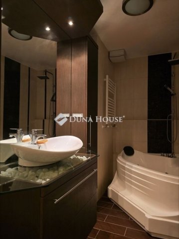 Eladó téglalakás, Budapesten, VII. kerületben 108.5 M Ft