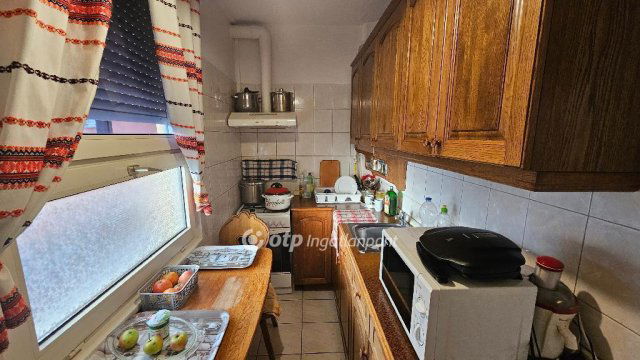 Eladó panellakás, Egerben 40 M Ft, 1+2 szobás