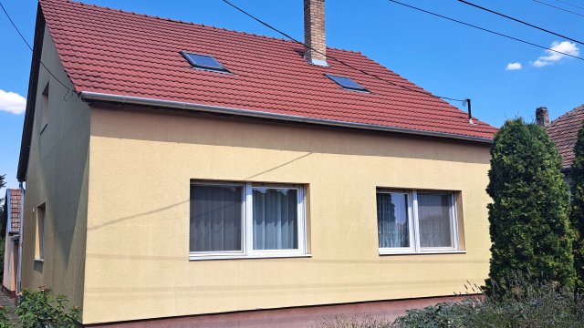 Eladó családi ház, Szegeden, Kristály utcában 96 M Ft, 4 szobás