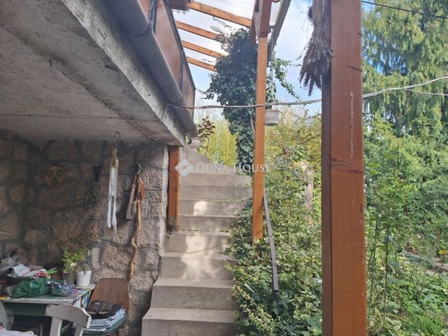 Eladó nyaraló, Neszmélyen 36.9 M Ft, 3 szobás