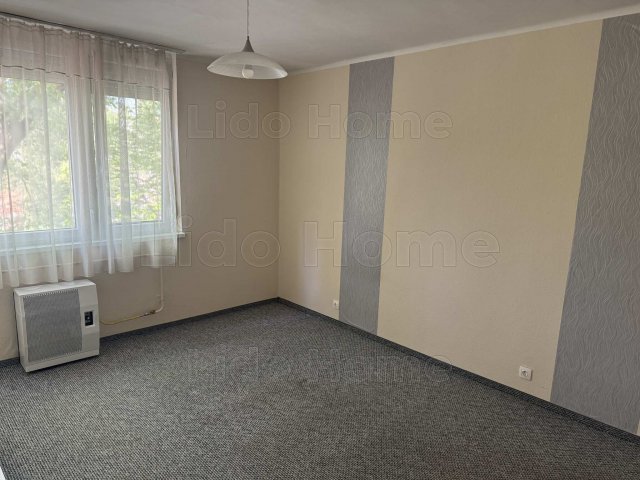 Eladó téglalakás, Kaposváron 39.99 M Ft, 2 szobás