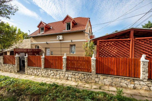 Eladó családi ház, Budaörsön, Szabadság úton 119.9 M Ft
