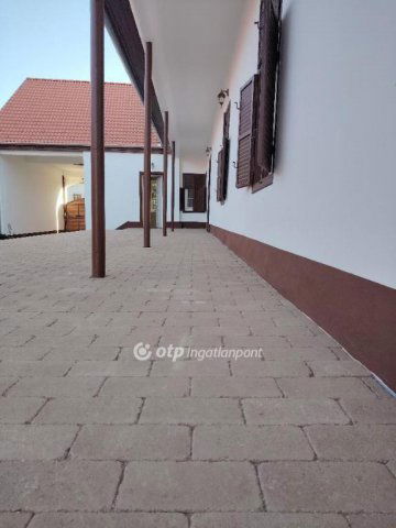 Eladó családi ház, Véménden 81.9 M Ft, 4 szobás