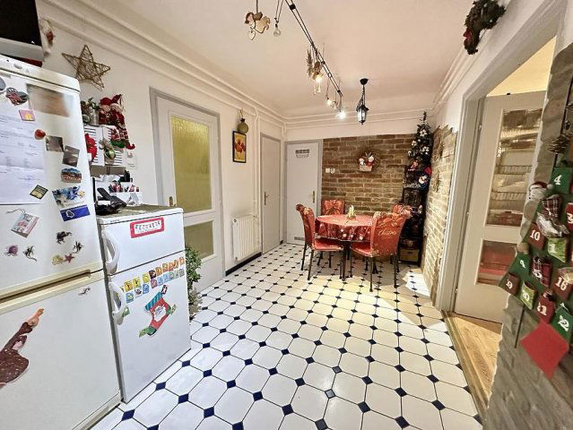 Eladó téglalakás, Vácon 99.999 M Ft, 2+1 szobás